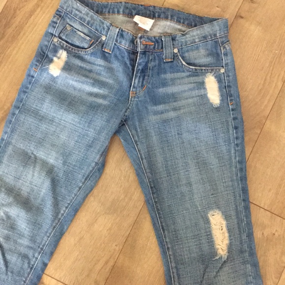 Light Distressed Cropped Jeans - Picture 2 of 5